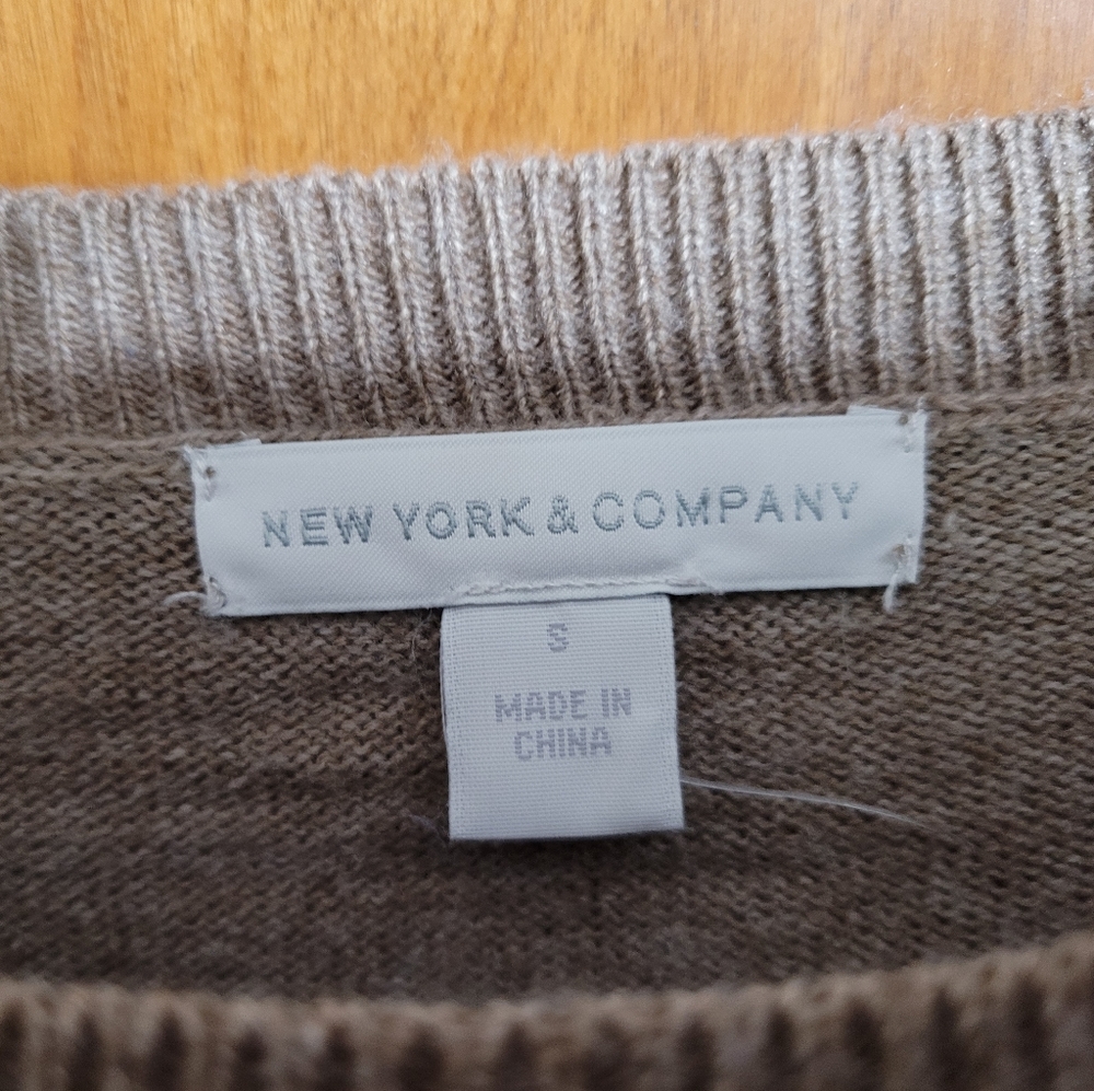 New York & Co. Sweater,  like New, brown, three quarter sleeves. See pics! - Picture 3 of 4